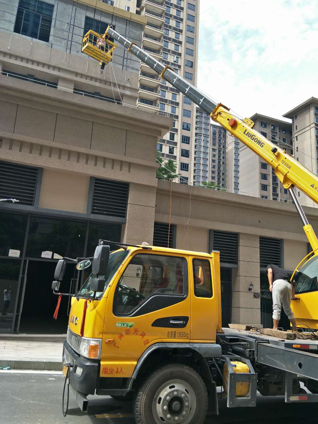 高空車維修外牆